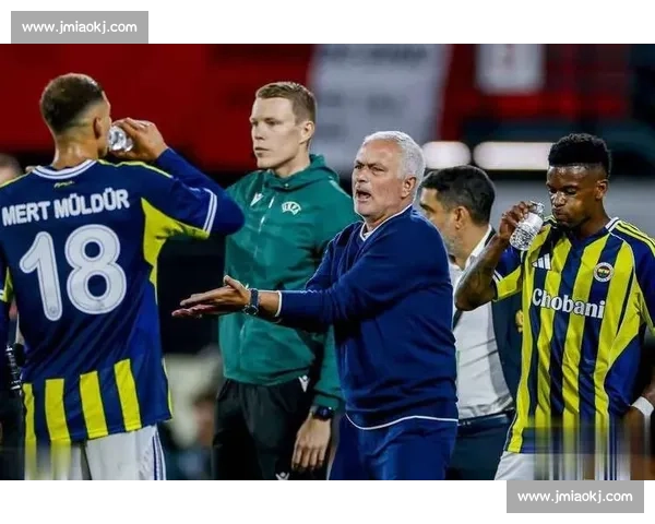 穆帅：晋级悬念犹存，费内巴切主场誓造 “地狱” 击溃费耶诺德